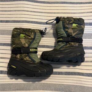 Sorel little kids size 13 snow boots